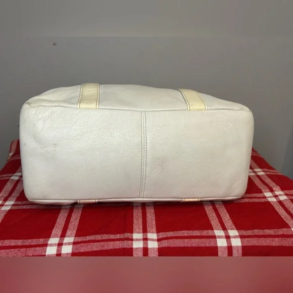 Elegant Cream Tote Bag - Picture 3 of 10